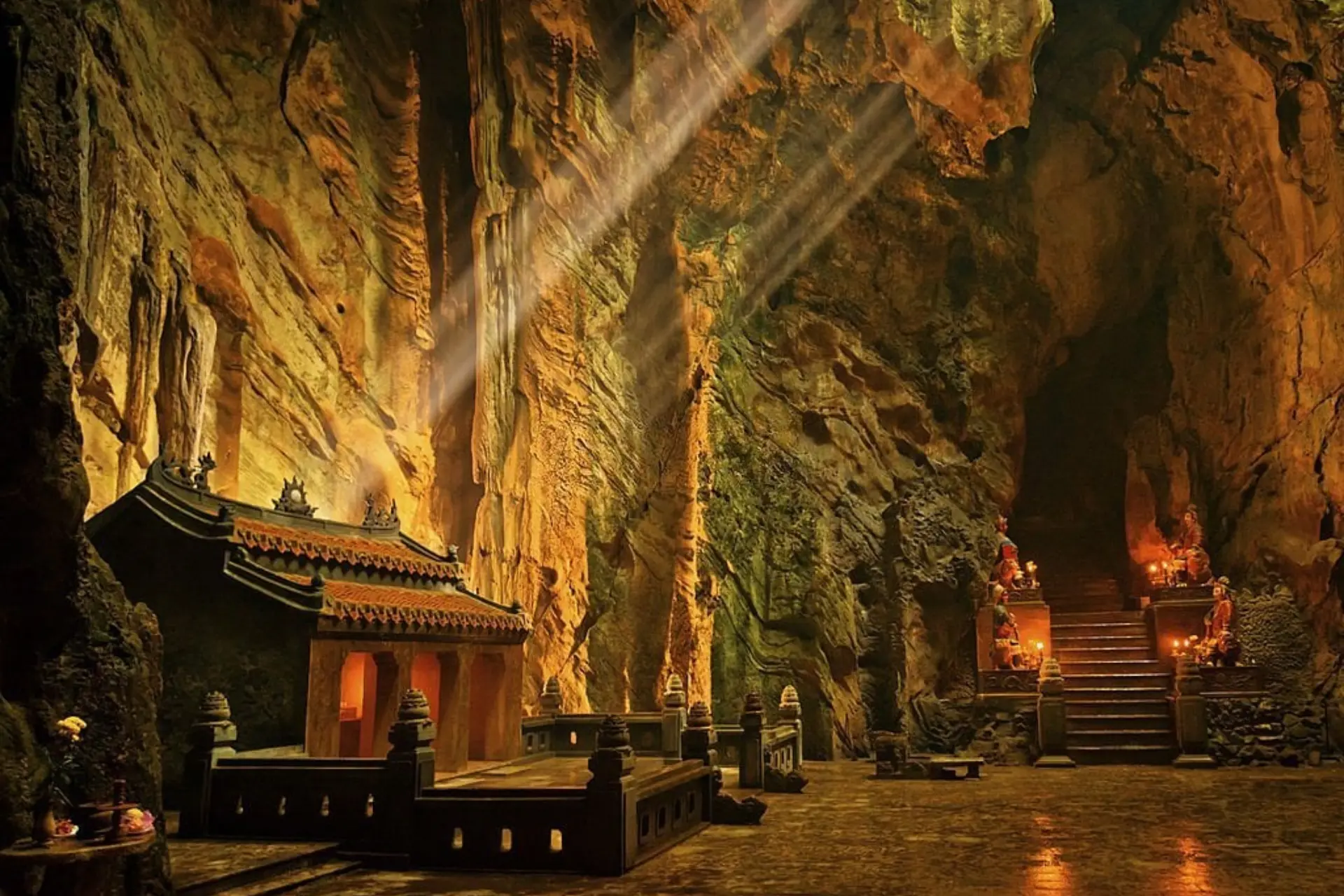 Huyen-Khong-Cave-in-Da-Nang