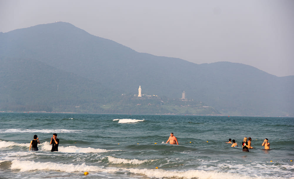 chiem-nguong-bien-my-khe-1-trong-10-bai-bien-dep-nhat-chau-a-03