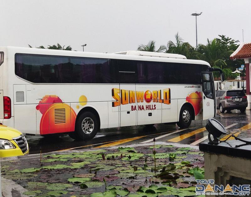 xe-bus-di-ba-na-hill
