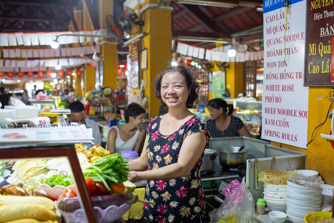 hoi-an-food-market-at-lunchtime