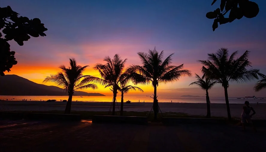 my-khe-beach-sunrise_1753715672